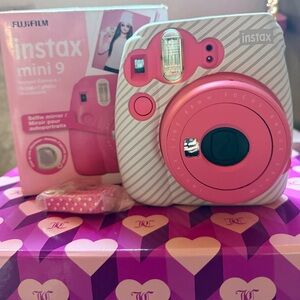 Fujifilm Instax Mini 9 in Pink with Accessories